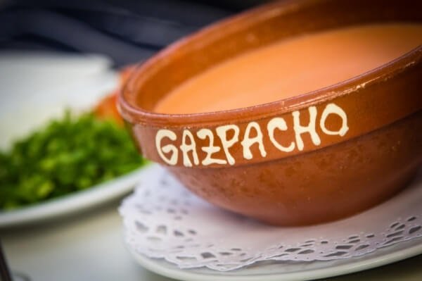 gazpacho servido en barro